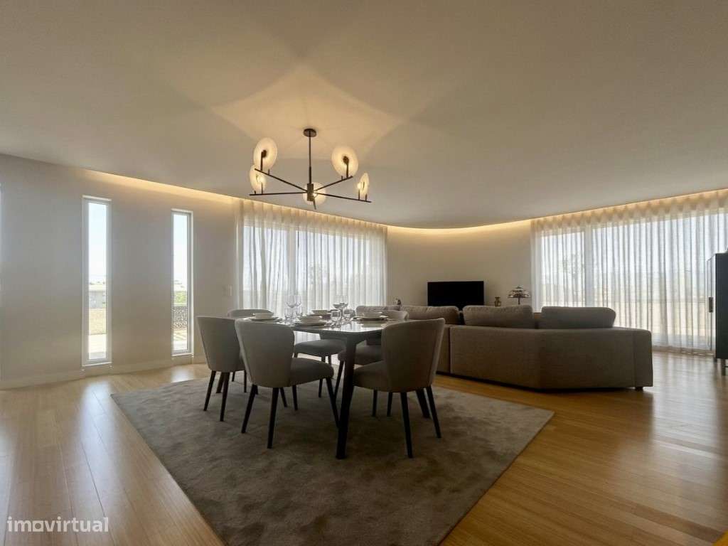 Penthouse T4 | Praça Velasquez | Terraço Privativo com Jacuzzi-3