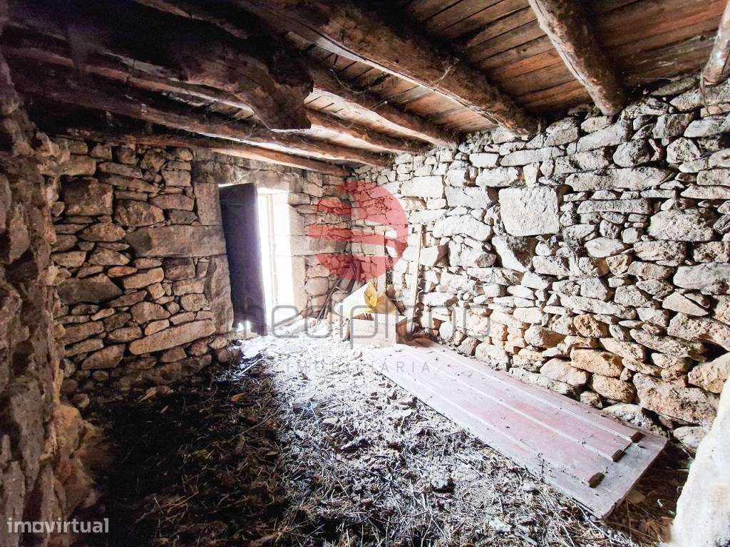 CASA ANTIGA EM ZONA HISTÓRICA - Grande imagem: 4/9