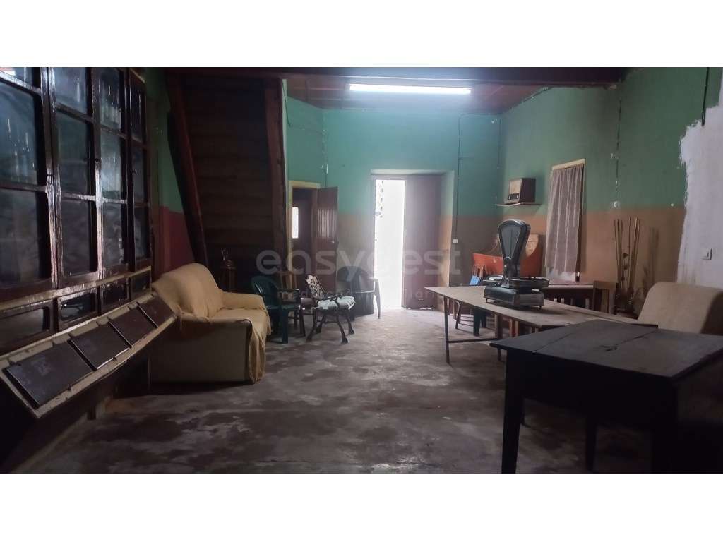 Moradia T2 para remodelar no Centro de Amiais de Baixo. - Grande imagem: 3/20