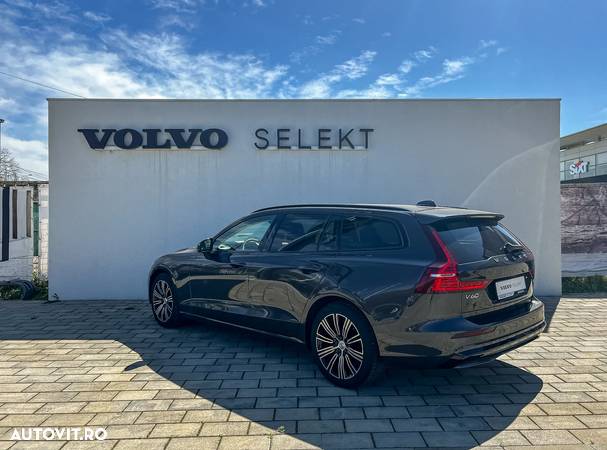 Volvo V60 B4 MHEV AT Plus Dark - 3