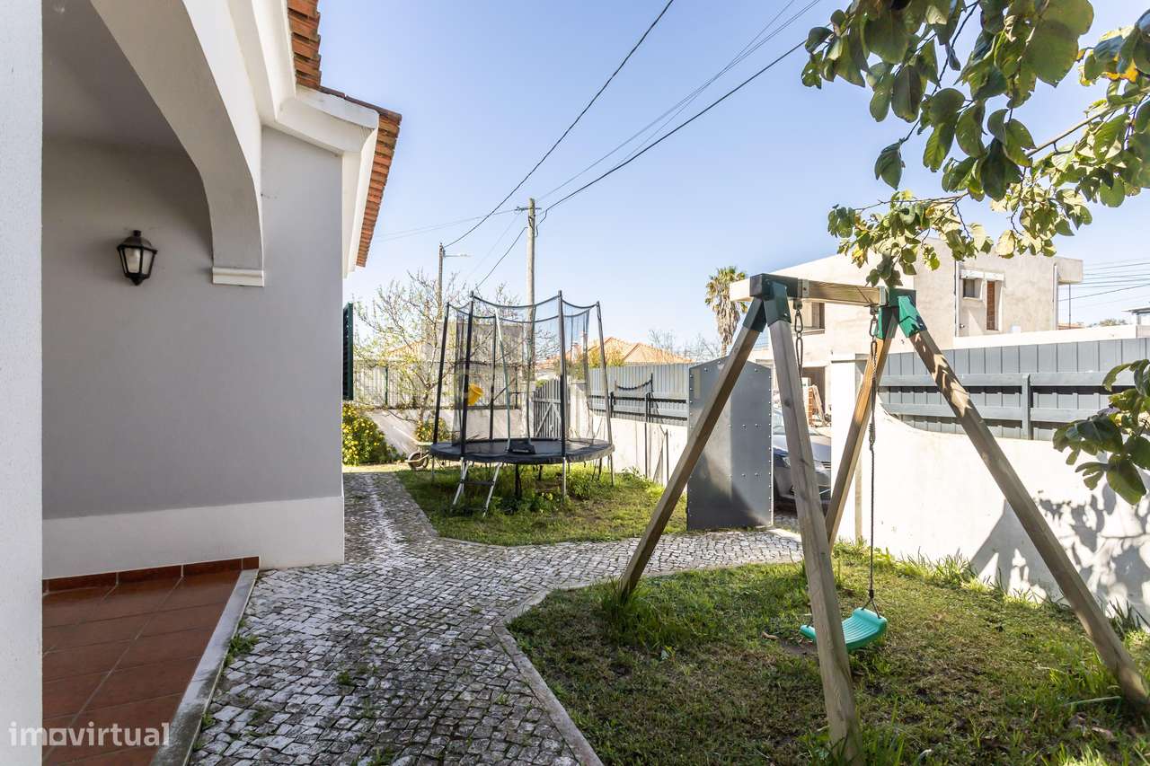 Moradia T4 Isolada, muito bem localizada em Vendas de Azeitão - Grande imagem: 5/44