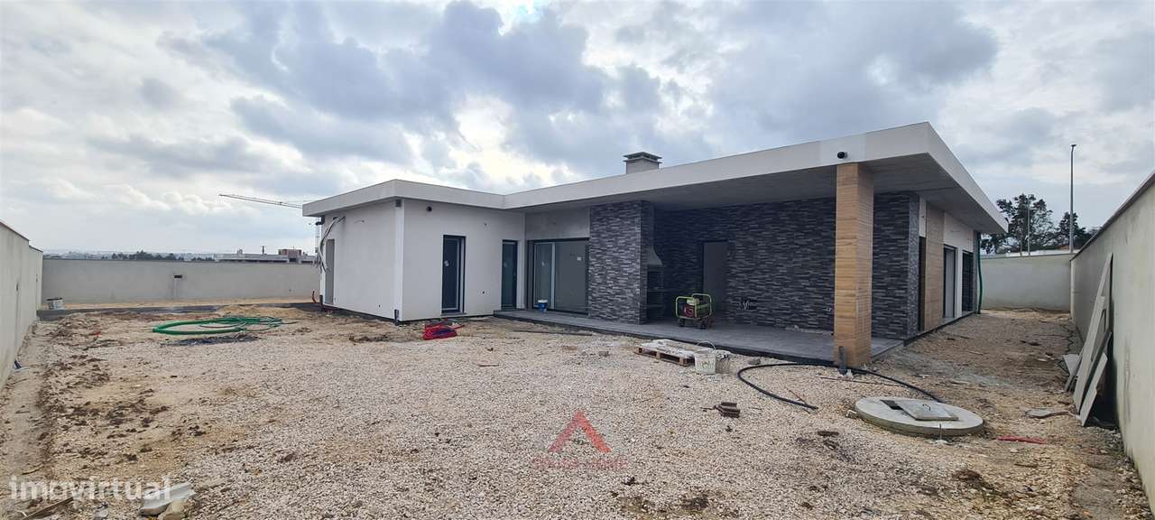 Moradia Rés-do-Chão T4 - Parceiros - Grande imagem: 2/12