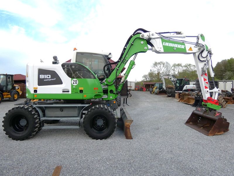 Liebherr A910 compact / z niemiec / super stan / bez dpf / 2 łyżki / 2015