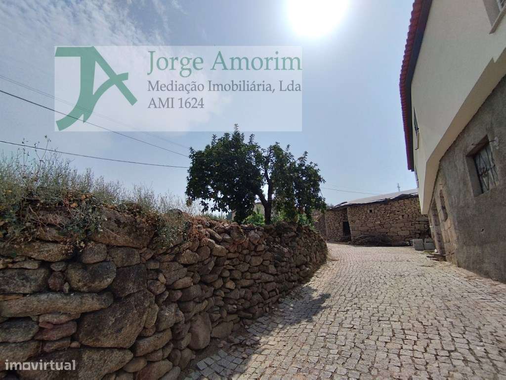 Casa de 2 pisos com terreno de 17400 m2 - Grande imagem: 4/8