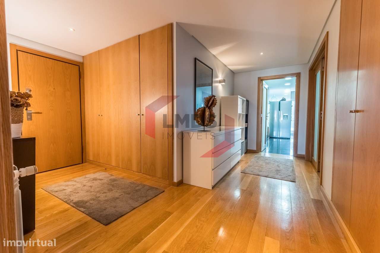 Apartamento T4 de Luxo no Coração da Maia – Avenida Visconde Barreiros-0