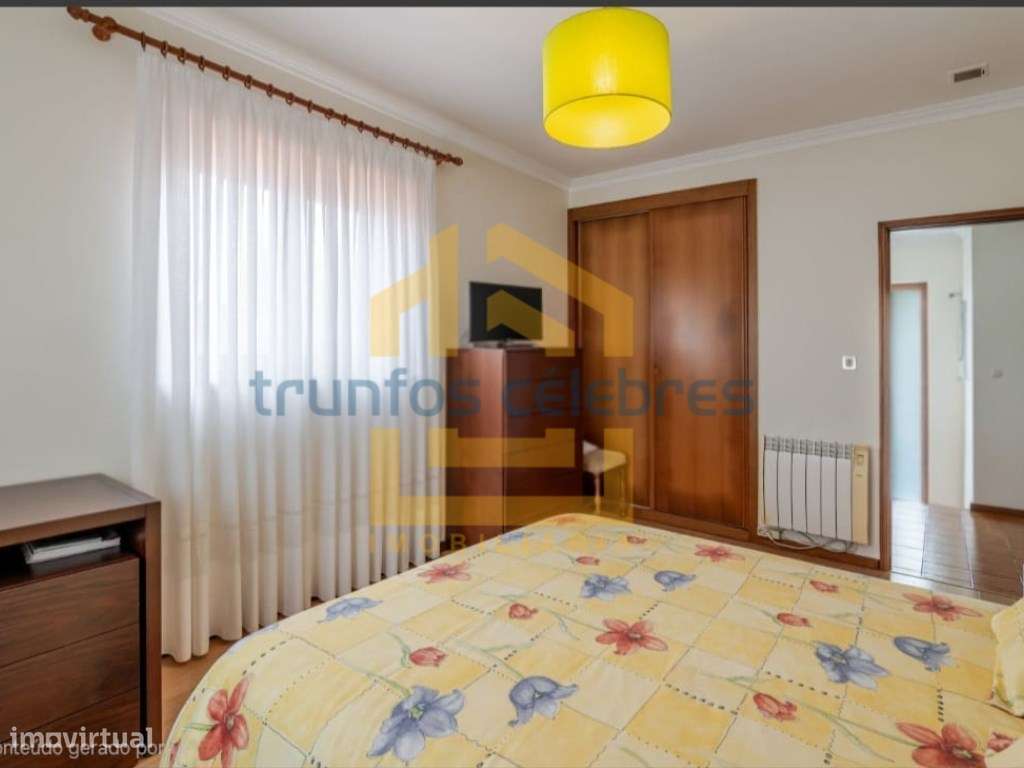 Moradia T4 de 4 Frentes Renovada inserida num lote de 1450m2 | Laún...-23