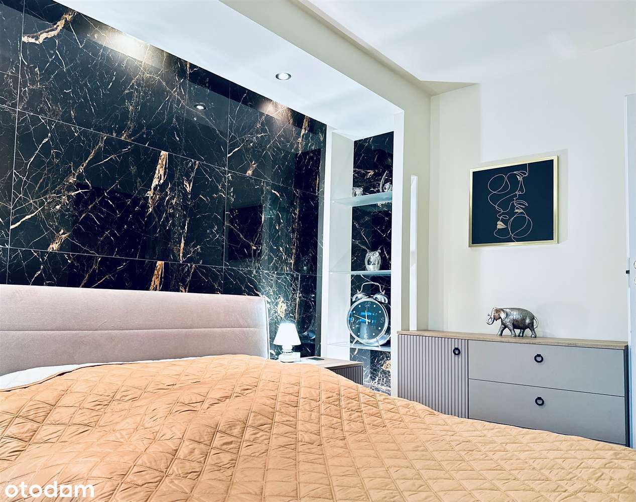 Przestronny, solidny dom po remoncie z ogrodem.-10