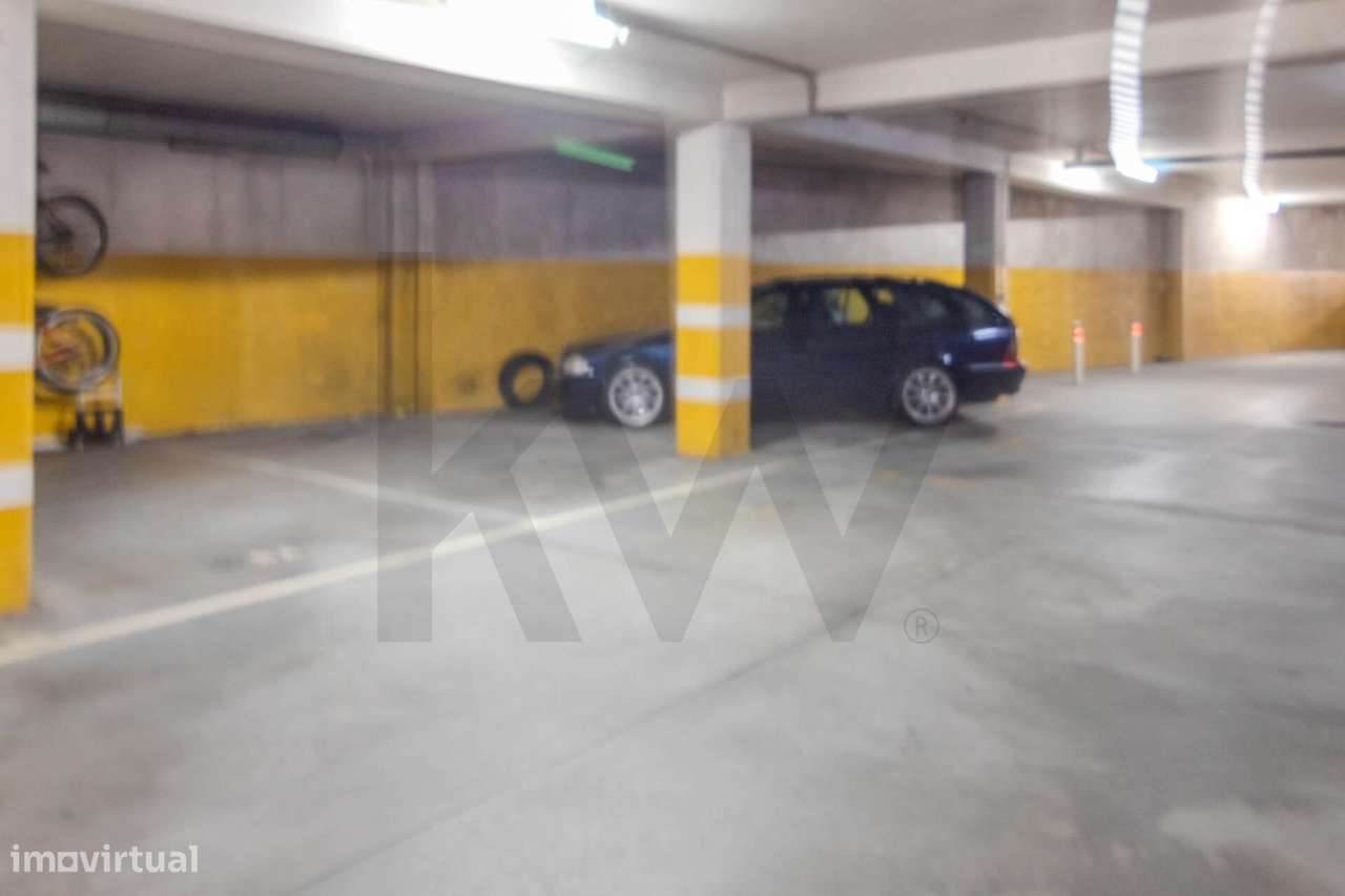 Apartamento T2 ao  centro de Rio Tinto, junto ao Metro, com garagem, e-21