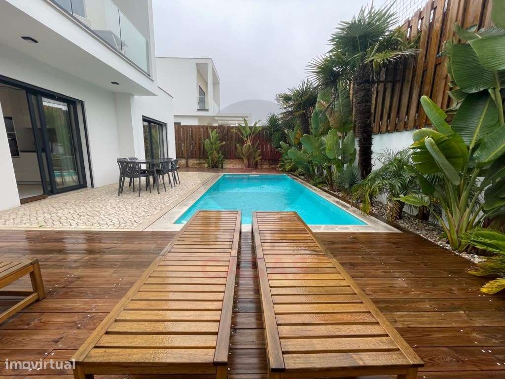 Moradia de arquitectura moderna com piscina privada-38