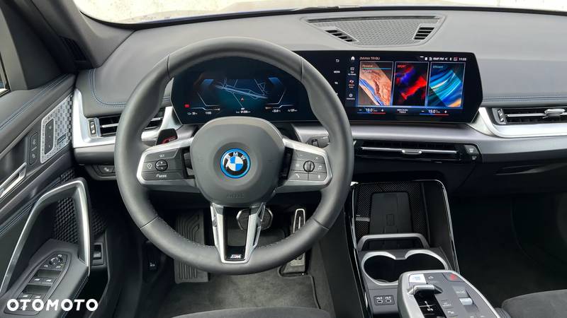 BMW iX1 xDrive30 M Sport - 19