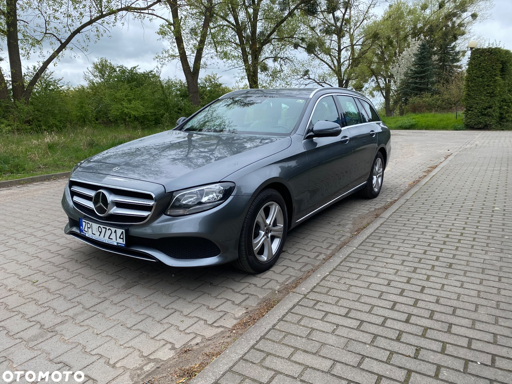 Mercedes-Benz Klasa E 220 d T 9G-TRONIC Exclusive - 13