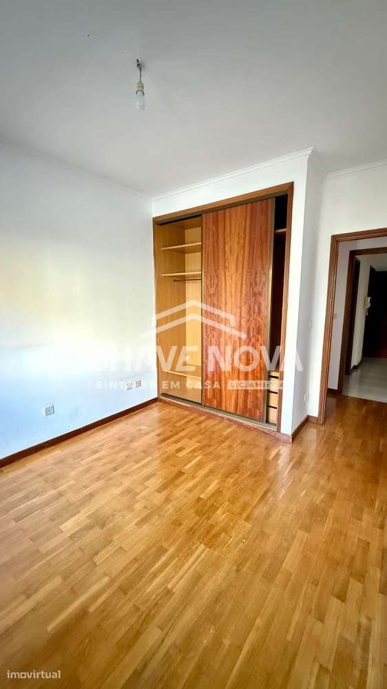 T2 com garagem e ótima luz natural — pronto a habitar - Grande imagem: 5/21