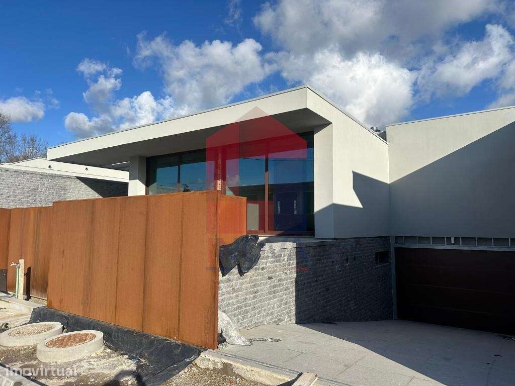 Moradia Banda Térrea com Piscina, Palmeira-31