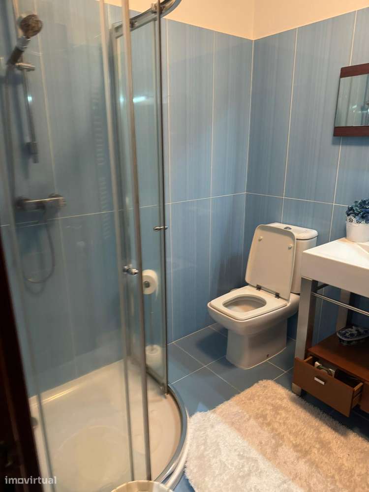 Moradia térrea T4 em pedra com 386m2 e terreno com 6.000m2, anexos.-42