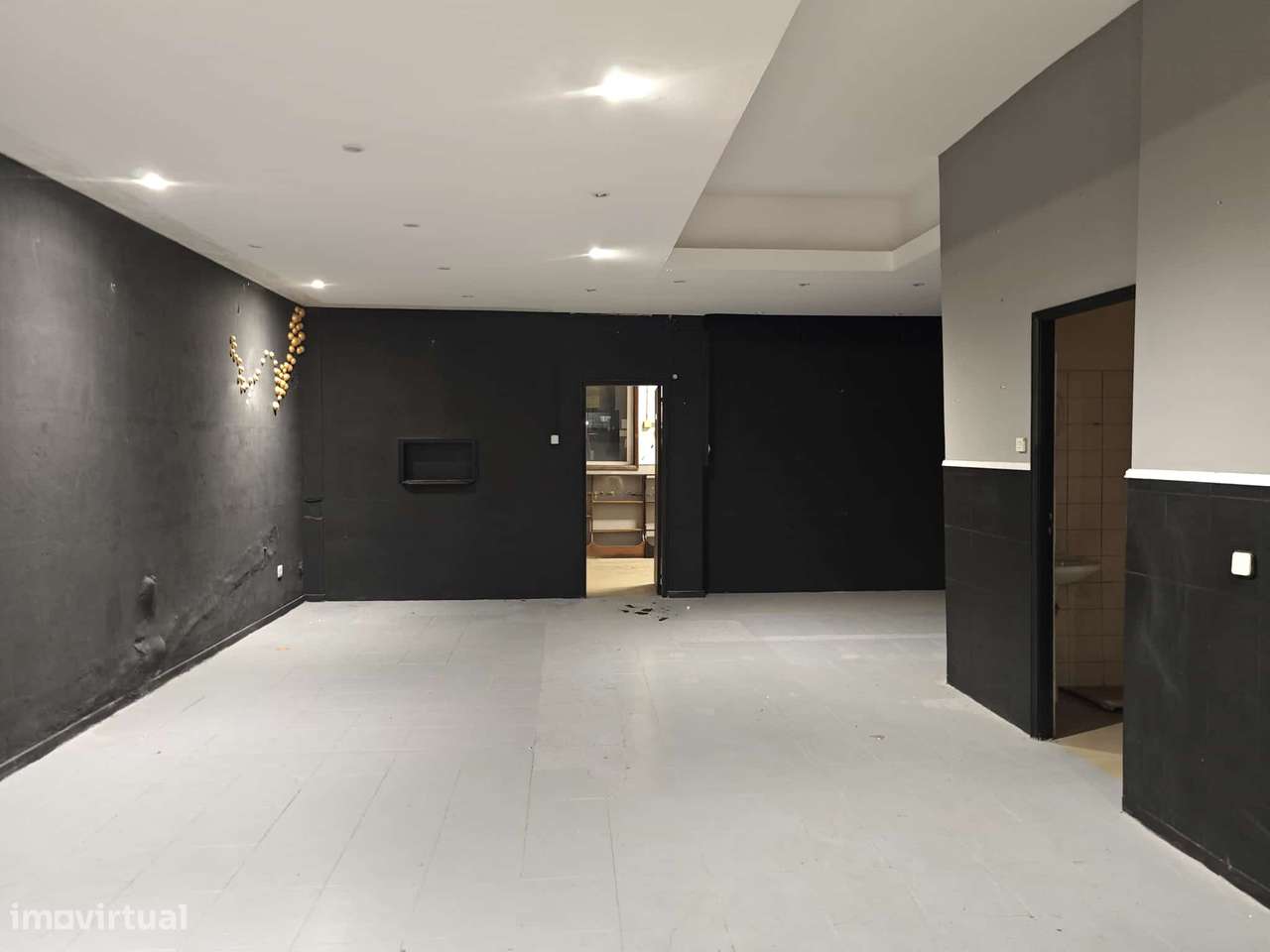 LOJA COM POTENCIAL PARA ESCRITÓRIOS OU HABITAÇÃO-5