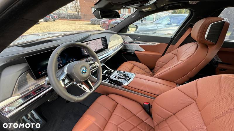 BMW Seria 7 M760e PHEV xDrive sport - 17