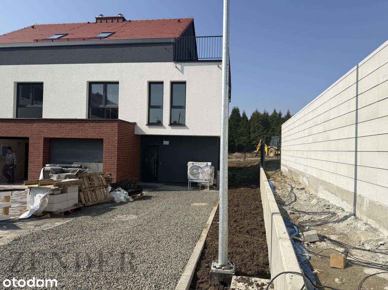 5 sypialni + salon, dostęp do kolejki miejskiej-1