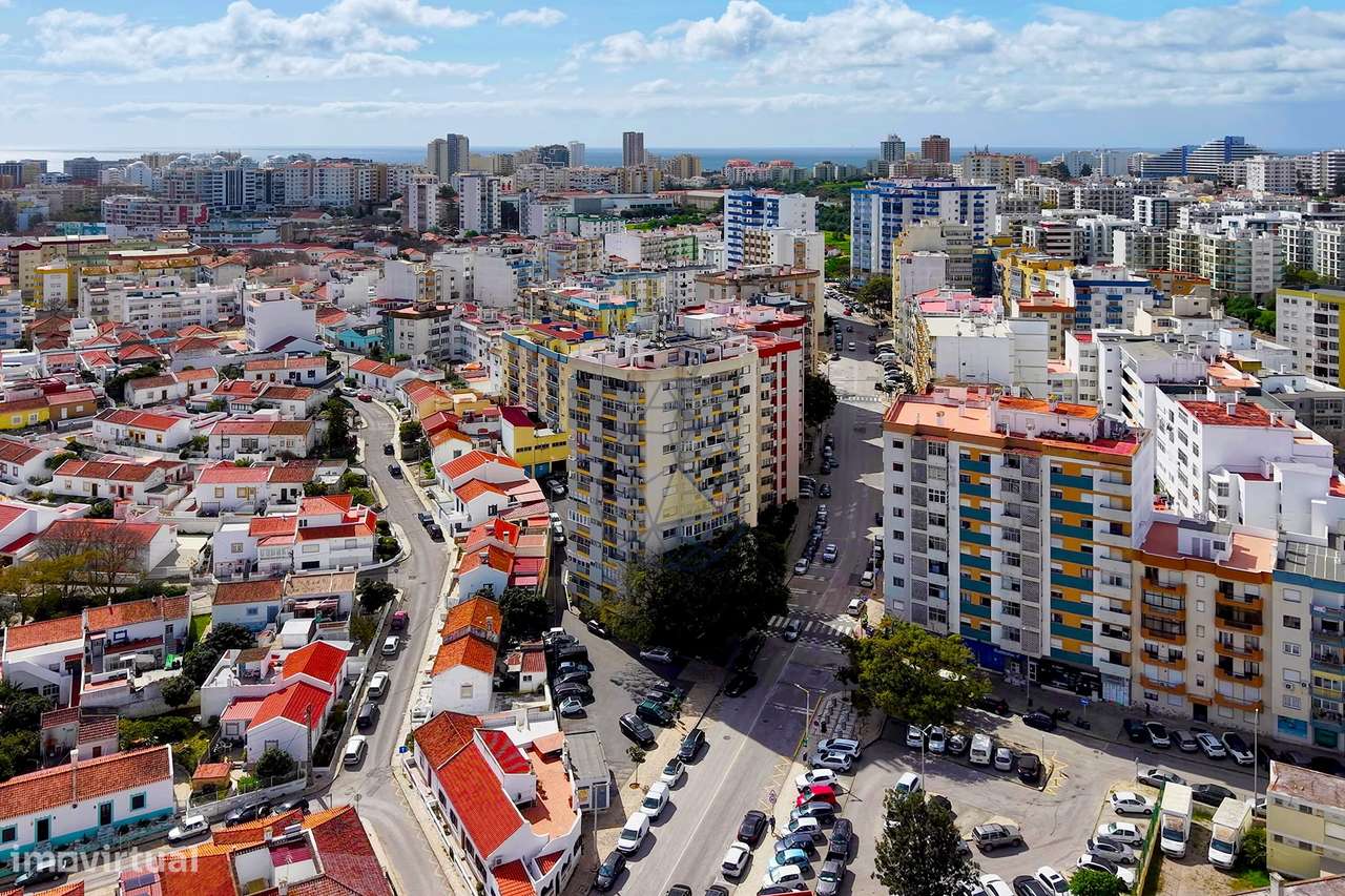 T3 central totalmente remodelado, com 2 casas de banho em Portimão-47