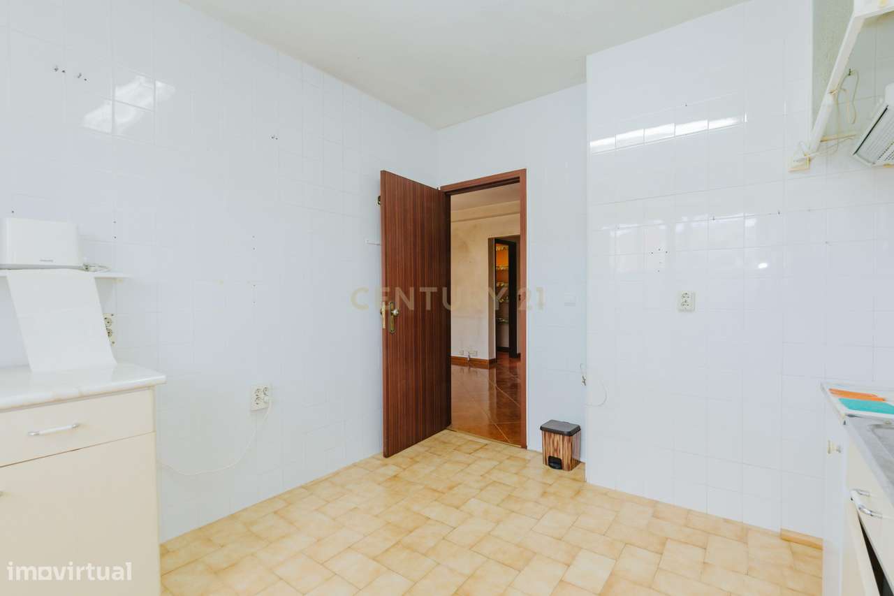 Apartamento T4 à venda no Barreiro-3