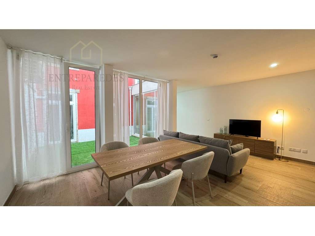 Apartamento T2 Mobilado Com Patio Para Comprar Na Rua Alexandre Her