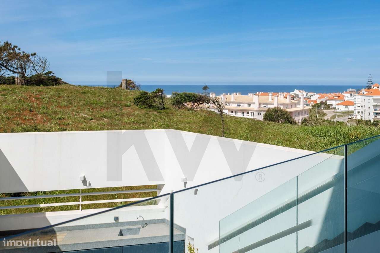 Entre serra e mar | Duplex T4 com terraços | Praia das Maçãs-12