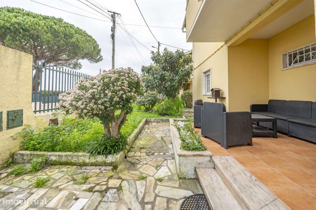 Andar de moradia T3  com pátio á venda em Bicesse. - Grande imagem: 2/33