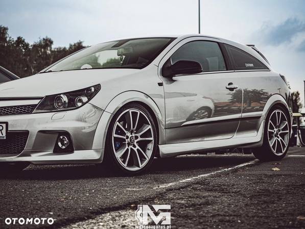 Opel Astra III GTC 2.0 T OPC - 3