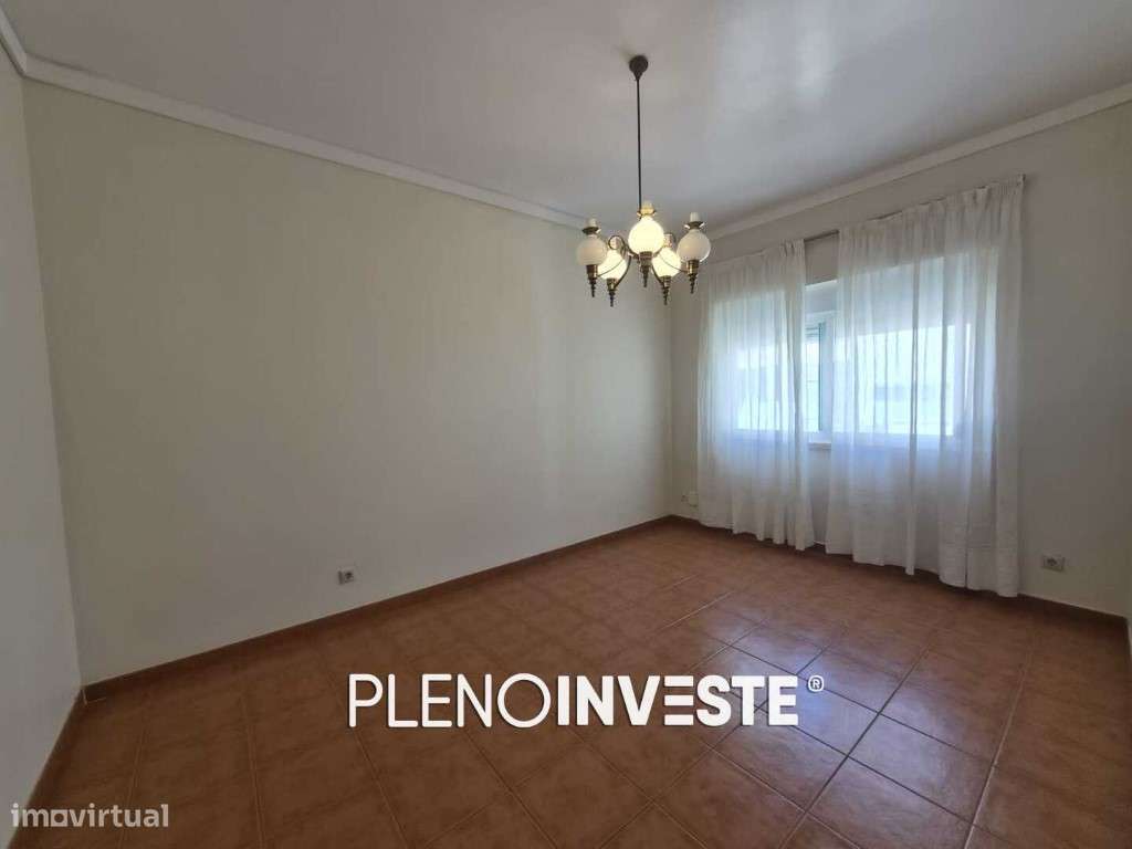 Apartamento T2 com Varandas na Torre da Marinha-6