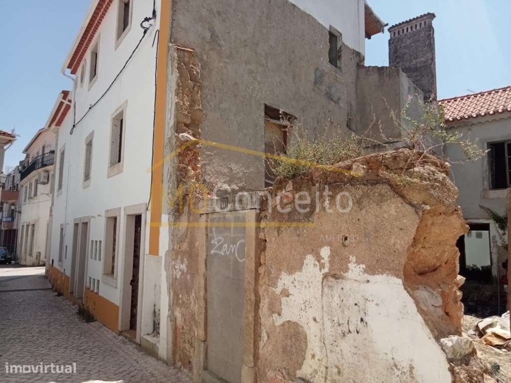Prédio || Centro histórico Torres Novas
'Onde outros veem ruína, t... - Grande imagem: 5/60
