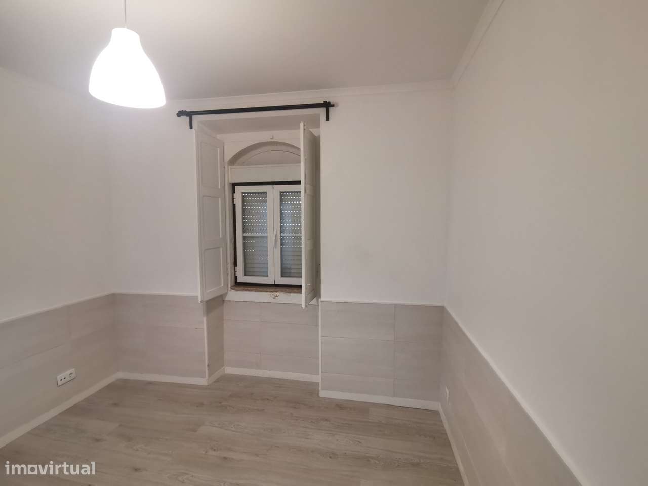 T1 com terraço, cozinha separada, preço acessível - Grande imagem: 4/14