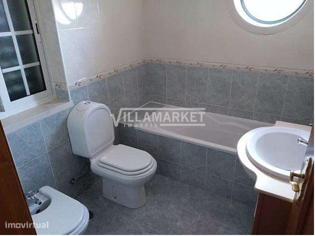 Moradia V3 da banca situada na Urbanização Quinta Vale Verde em Benave-7