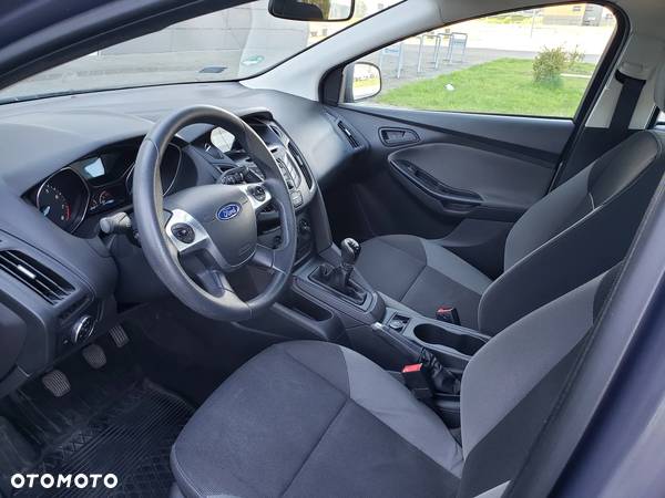 Ford Focus 1.6 Ambiente - 11