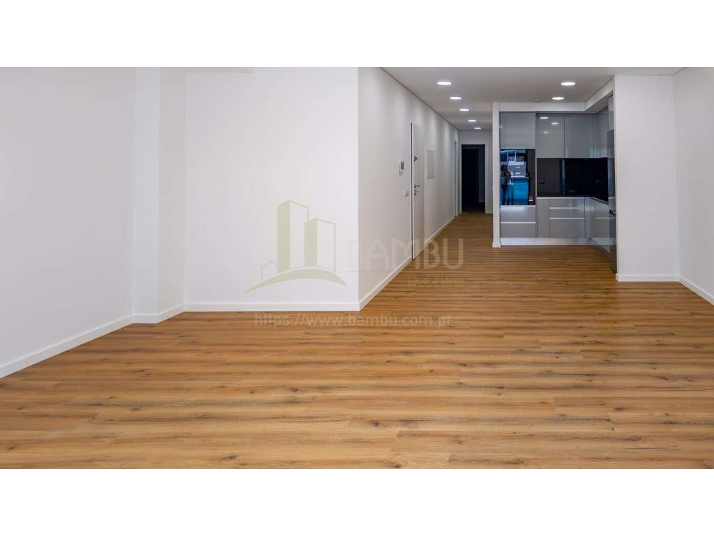 Apartamento T2 (NOVO) com lugar de garagem-9