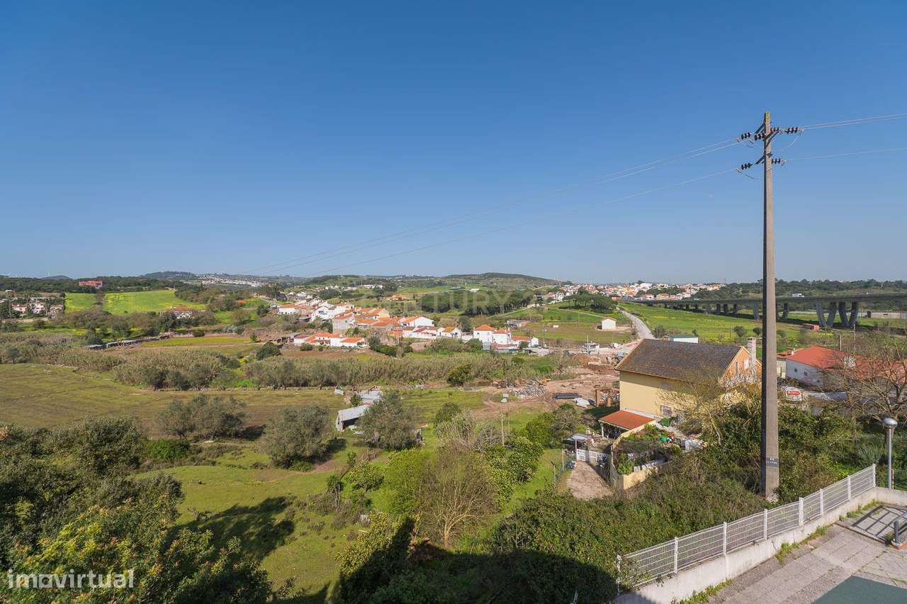 Apartamento T3 com Garagem em Loures-42