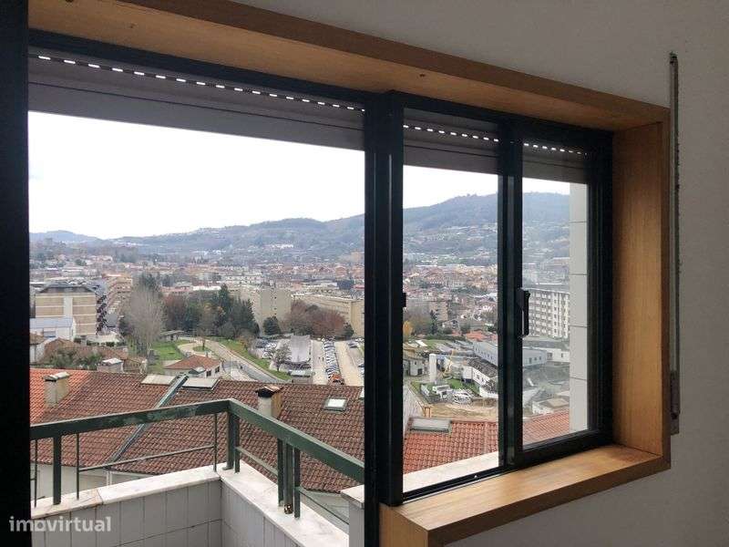 Apartamento T1, zona central de Guimarães em prédio dos anos 90 - Grande imagem: 4/12