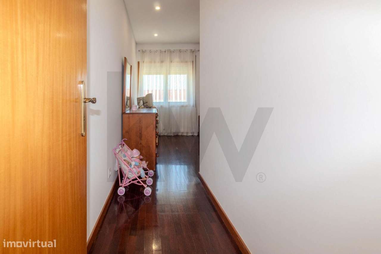 Apartamento T2 ao  centro de Rio Tinto, junto ao Metro, com garagem, e-7