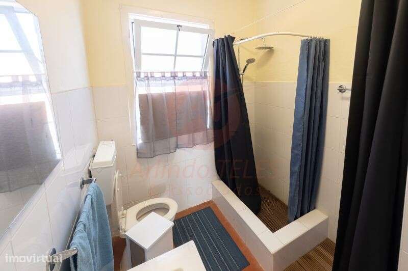 Moradia T3 com Quintal e Vista Panorâmica – A escassos passos da Baía-14