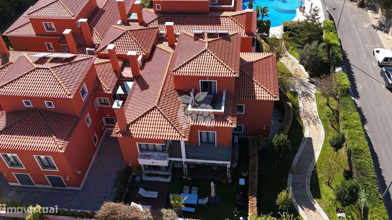 T4 duplex nos "Terraços da Guia" em Cascais com garagem e piscina-44