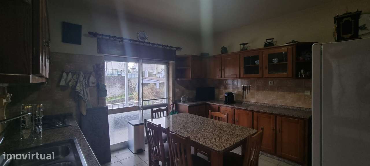 Moradia Isolada T3 com Terreno e Garagem – a 3 km de Viseu - Grande imagem: 4/35