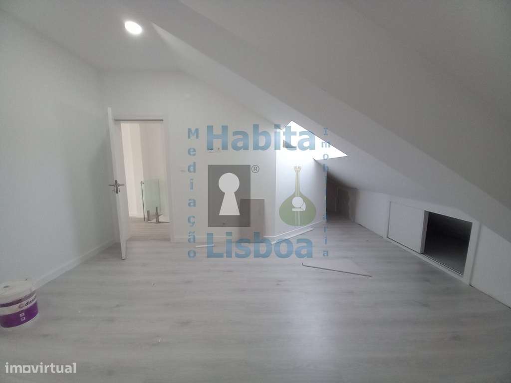 Duplex T3 Com Terraço junto à Praia Costa da Caparica-13