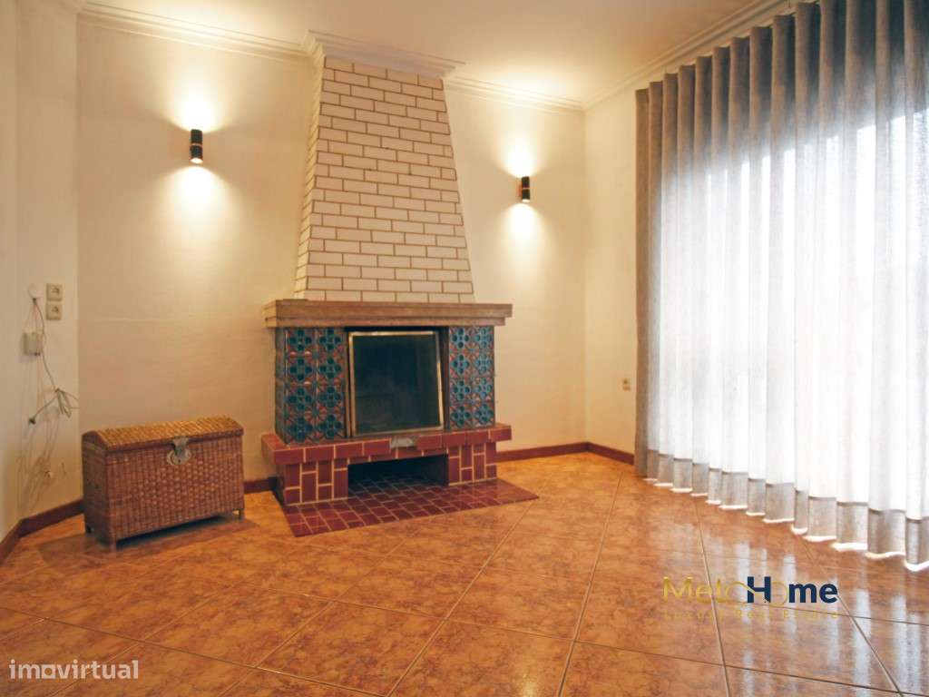 Moradia de 4 frentes em Perosinho-6