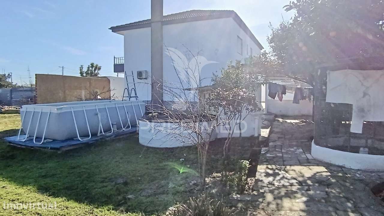 Moradia T3 + 2 com ampla área externa-3