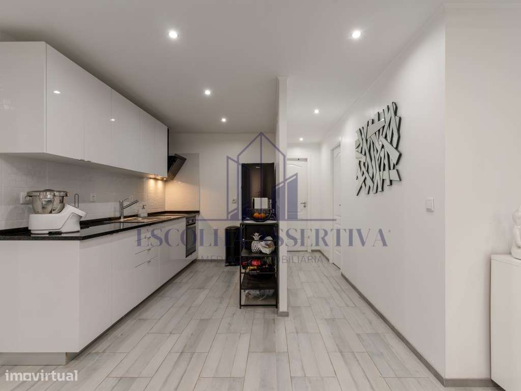 Loja com 95m2 transformada em apartamento T2-11