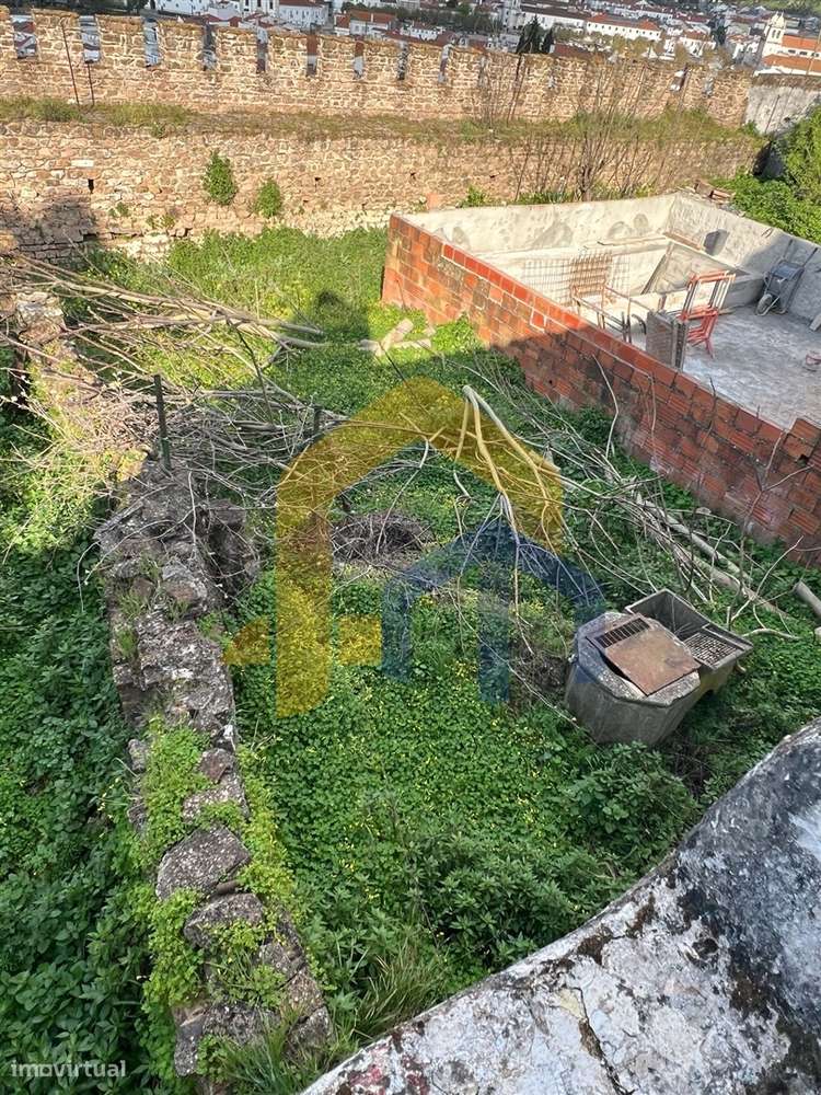 Prédio T5,  zona histórica de Estremoz, junto à Pousada Rainha Santa I-21