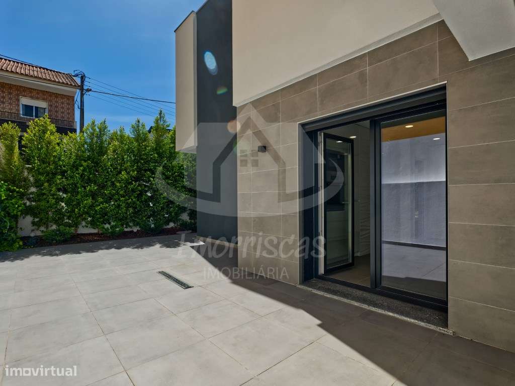 Moradia V4 Nova de Luxo com Rooftop e Vista Rio | Santa Iria de Azóia-12