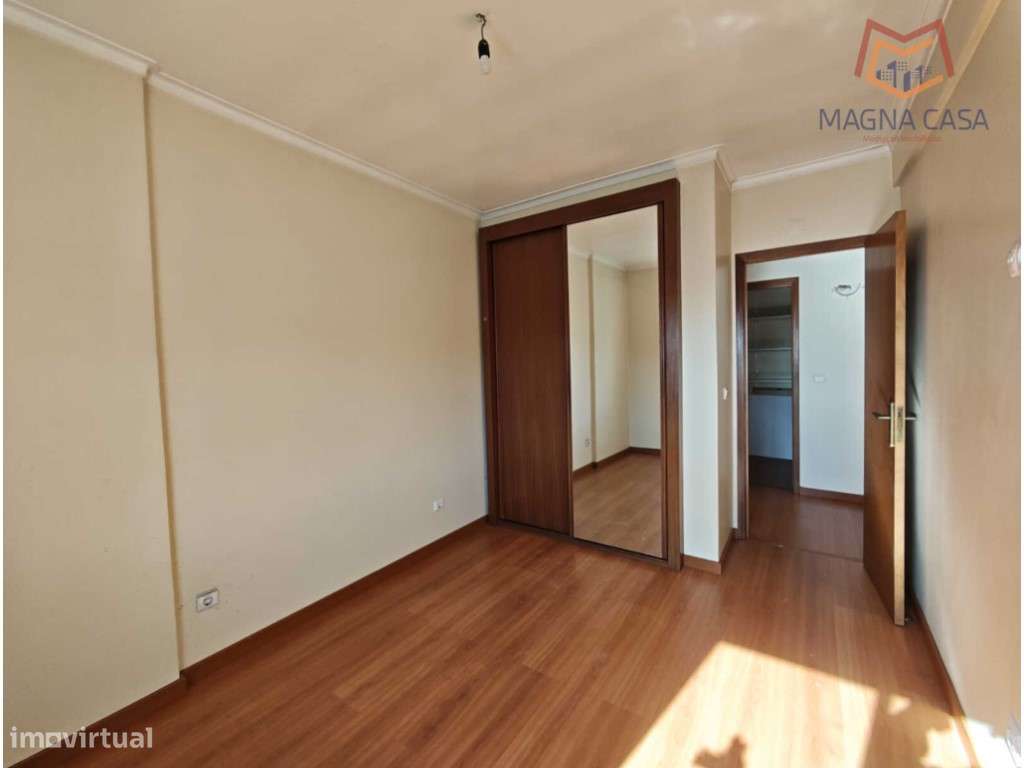 T2 (3 assoalhadas) com Boa Distribuição de Áreas - Rua do Mirante, ...-5