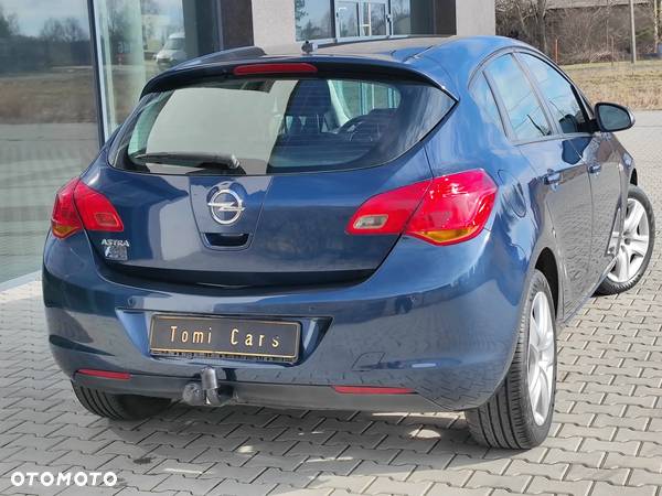 Opel Astra 1.6 Design Edition - 4