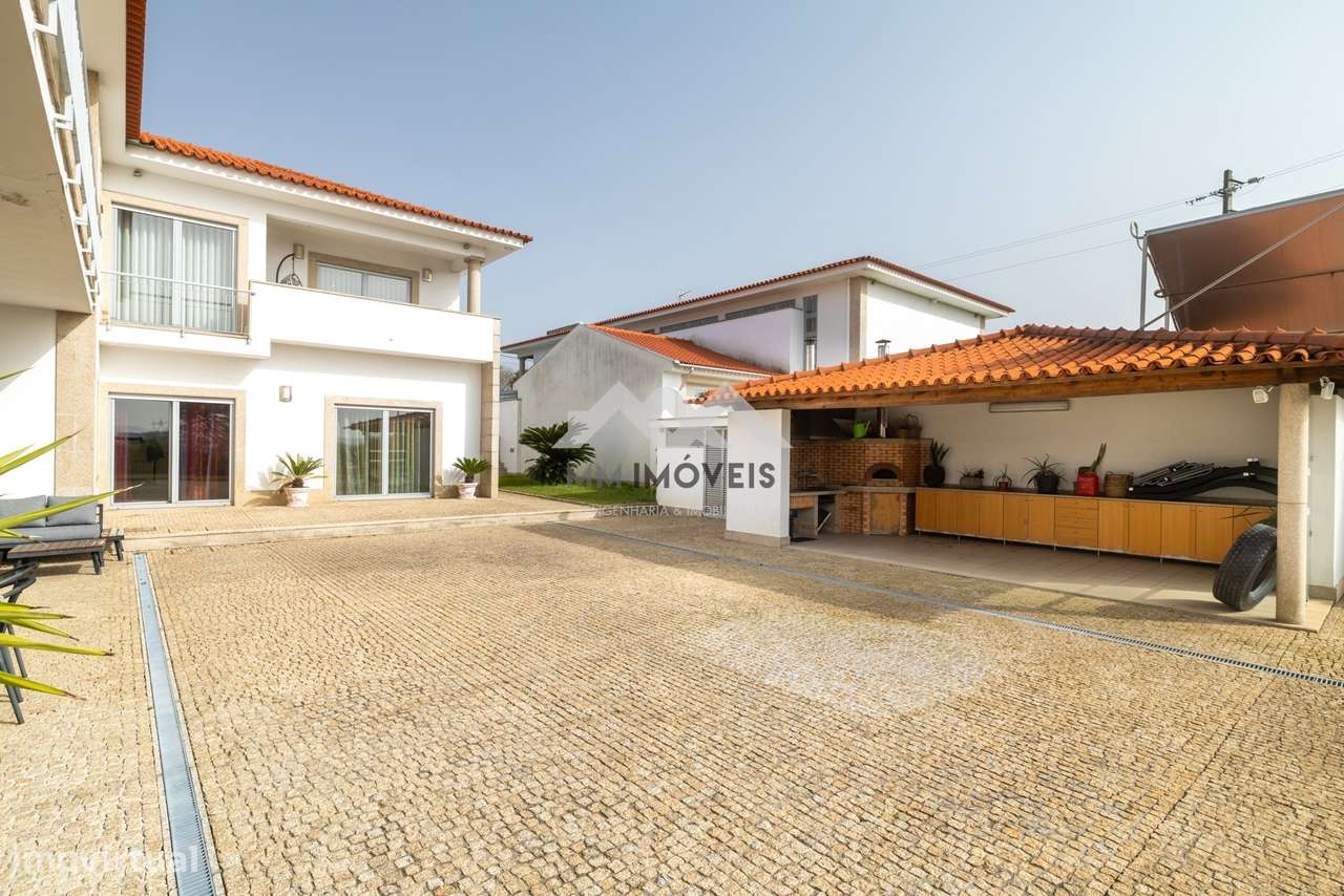 Moradia T6 | Braga | Isolada | Piscina | 1 000m2 | Terraço | Jardim |-4