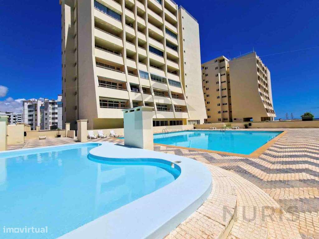 Apartamento T1 Frente Mar Com Piscinas E Lugar De Garagem