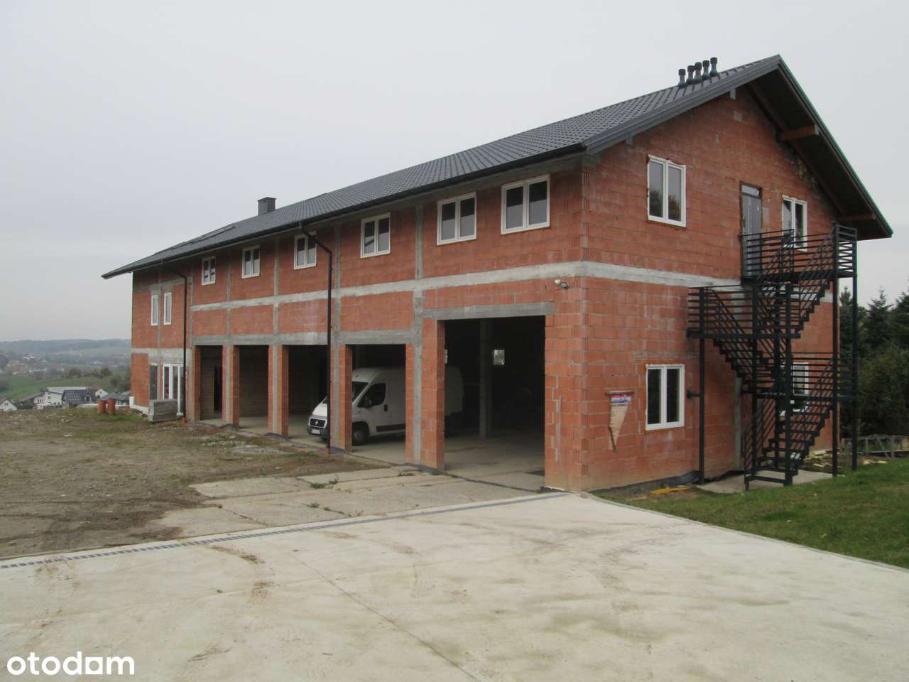 4 DZIAŁKI BUDOWLANE + BUDYNEK USŁUGOWY - HALA-8